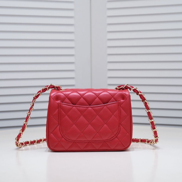 シャネルバッグ側面デザイン